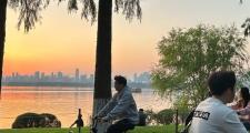 武汉周末去哪放松？找到东湖深夜的秘密，彻底放空自己